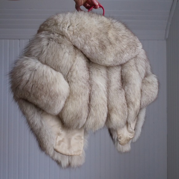 Vintage 1950s Vass & Sons fluffy fox fur cape - Picture 11 of 11